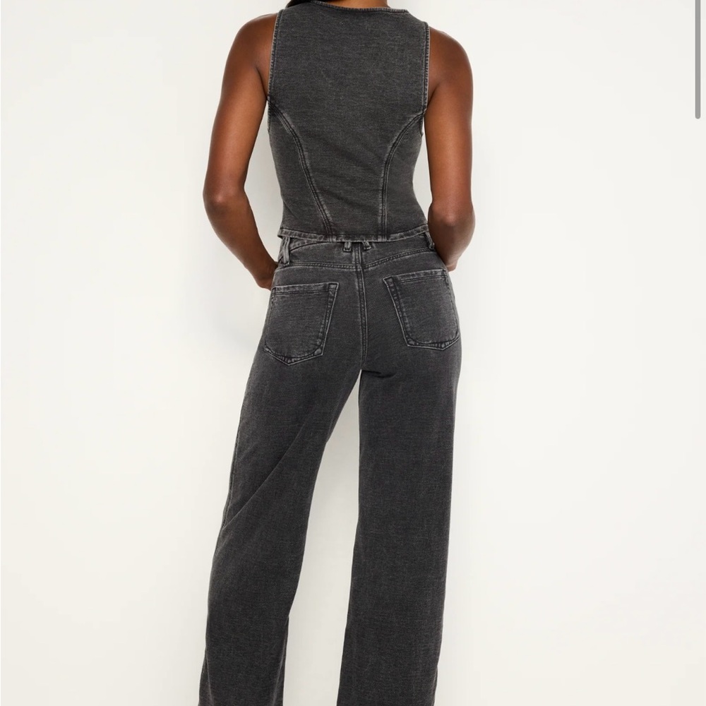 Good American Washed Black Wide Leg Jeans - Picture 2 of 3